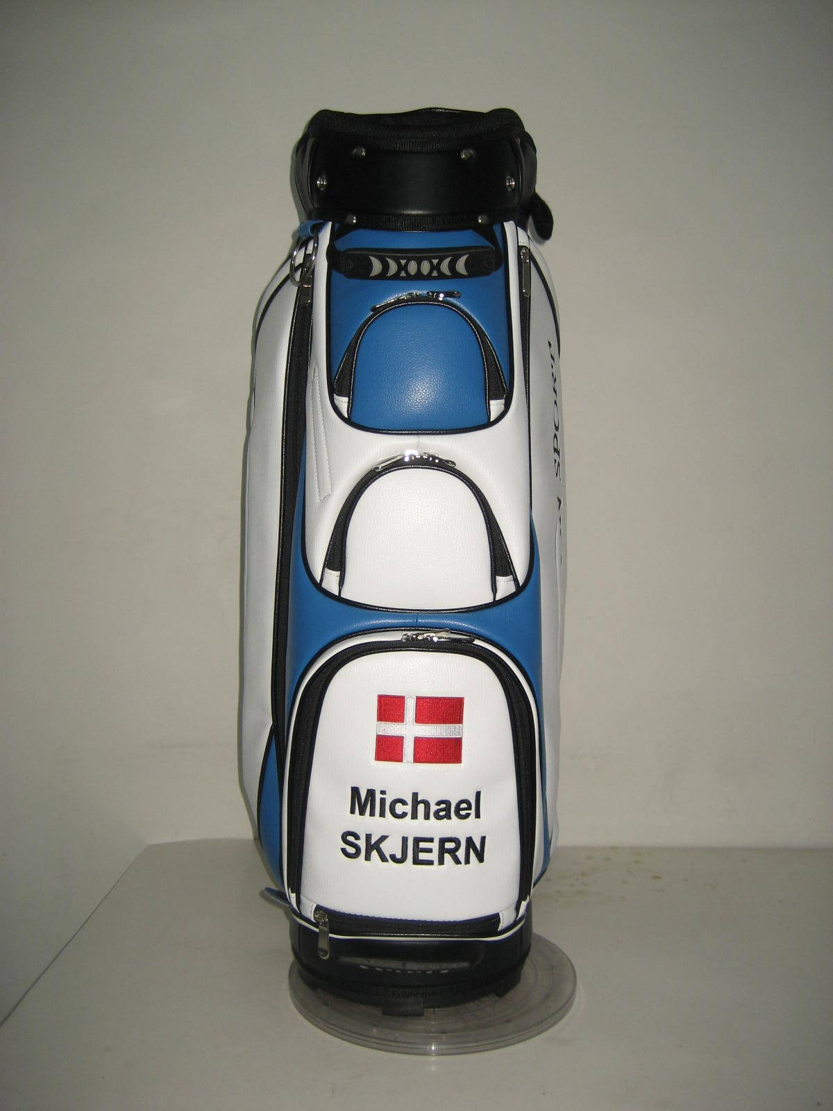 Customised football club golf bags by Golf Custom Bags 213