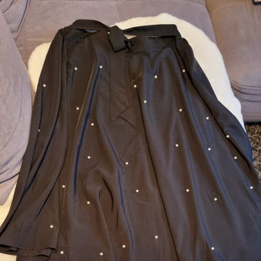 Jupe noire avec perles cousues