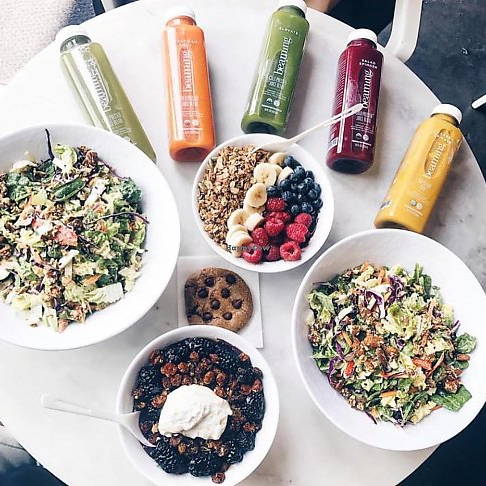 Beaming Organic Superfood Café plant-based juices, salads, cookies, and smoothie bowls