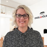 Shopleiterin Manuela Goga von Engel & Völkers Flensburg.
