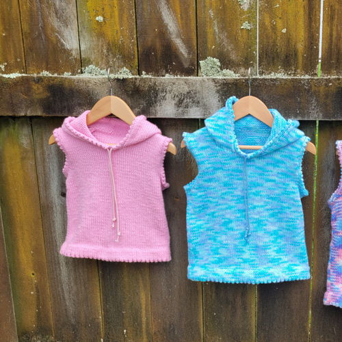 Child’s sleeveless hoodie in 8 ply knitting pattern