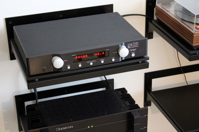 Mark Levinson No 320s preamplifier with MM/MC phono