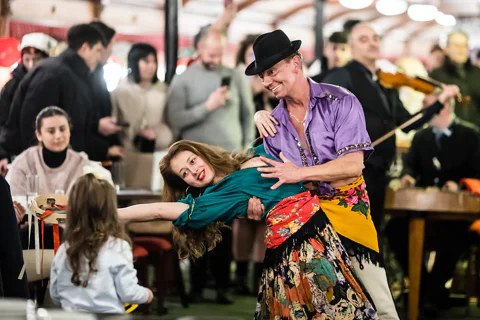 Dinner Cruise with Folklore Dance Show & Live Music