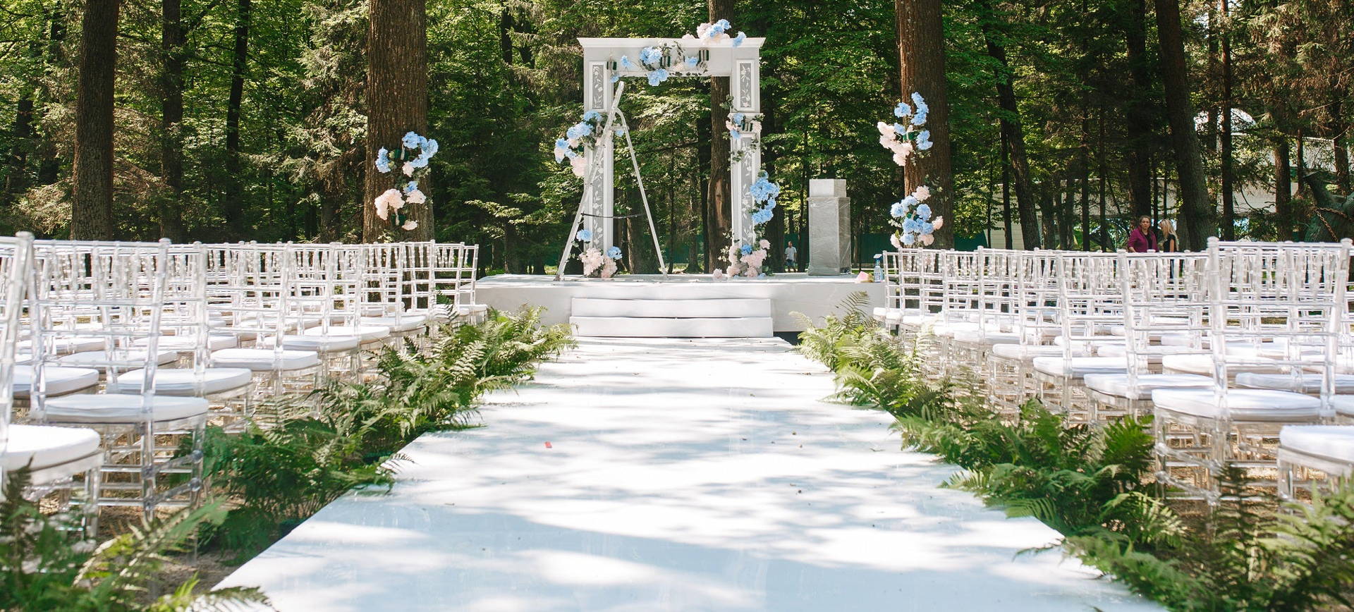 white aisle runner in an outdoor wedding setup