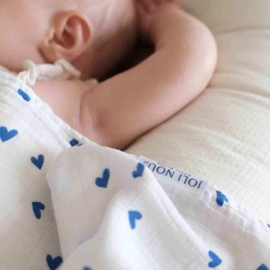 lange xl coeur bleus roi et blanc joli nous swiss made marque suisse enfant bébé  cadeau naissance personnalisation broderie premium bébé cadeau naissance
