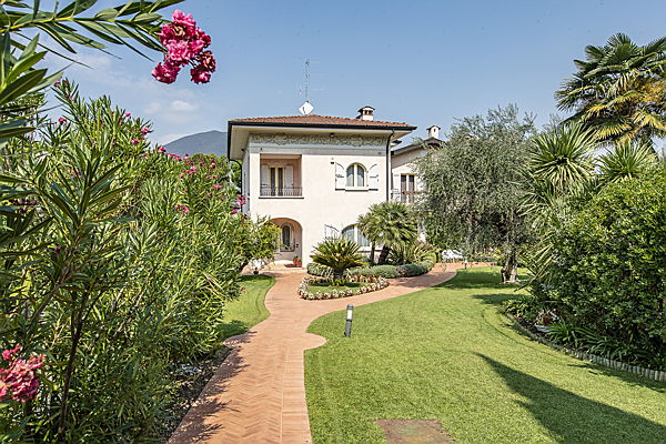  Iseo
- discover these amazing villas
