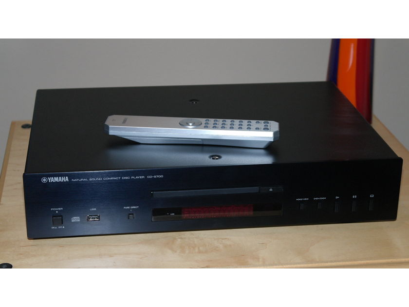 Yamaha  CD-S700 Solid CD player w/ USB INPUT