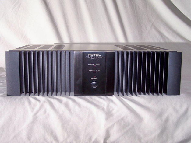 ROTEL RB 1070 Nice British Designed Stereo Amp