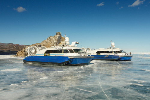 Экскурсия в бухту Песчаную на хивусе к ледяным чудесам Байкала