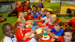 trampolino kinderspielpark geburtstag