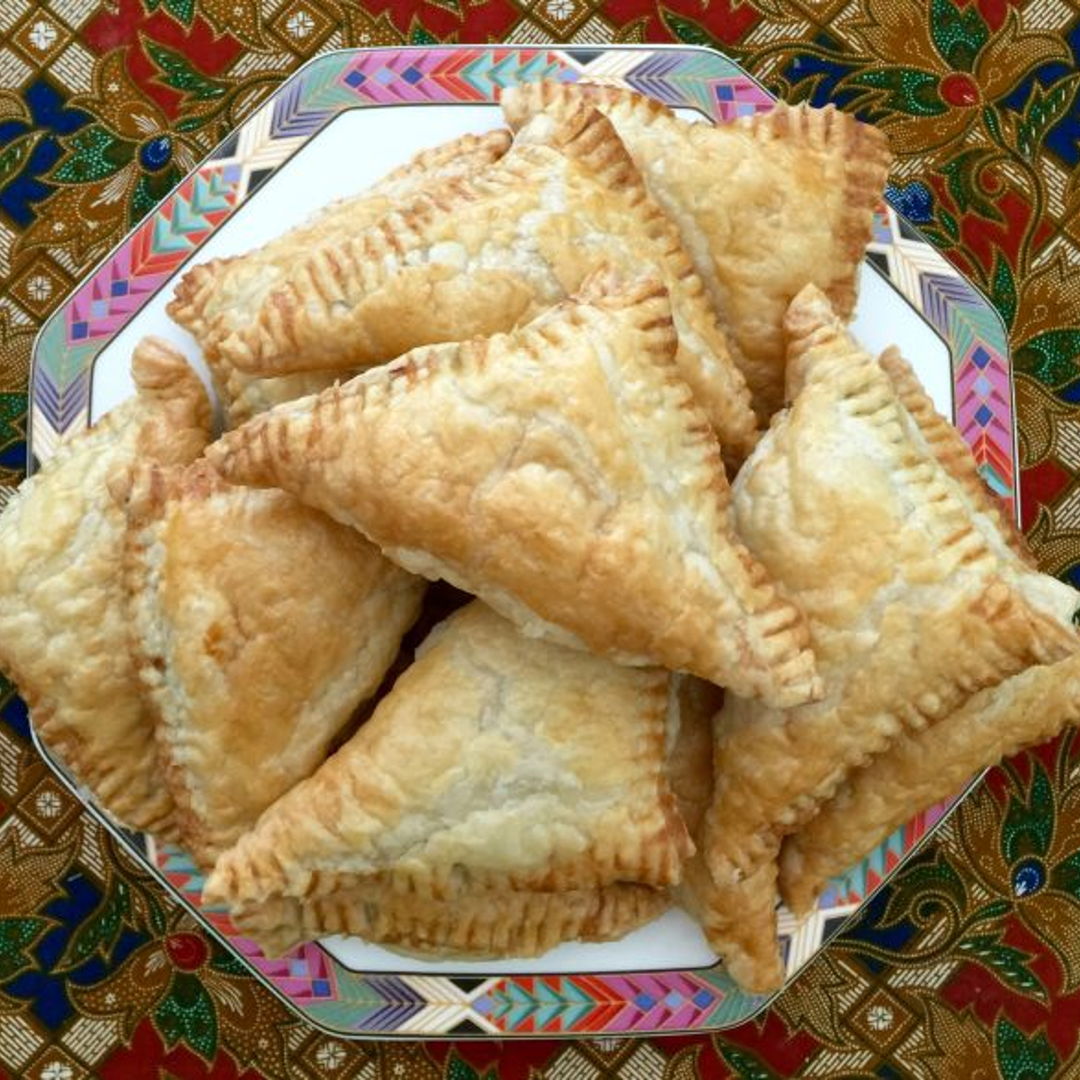 Curry puffs made with pastry .....!!