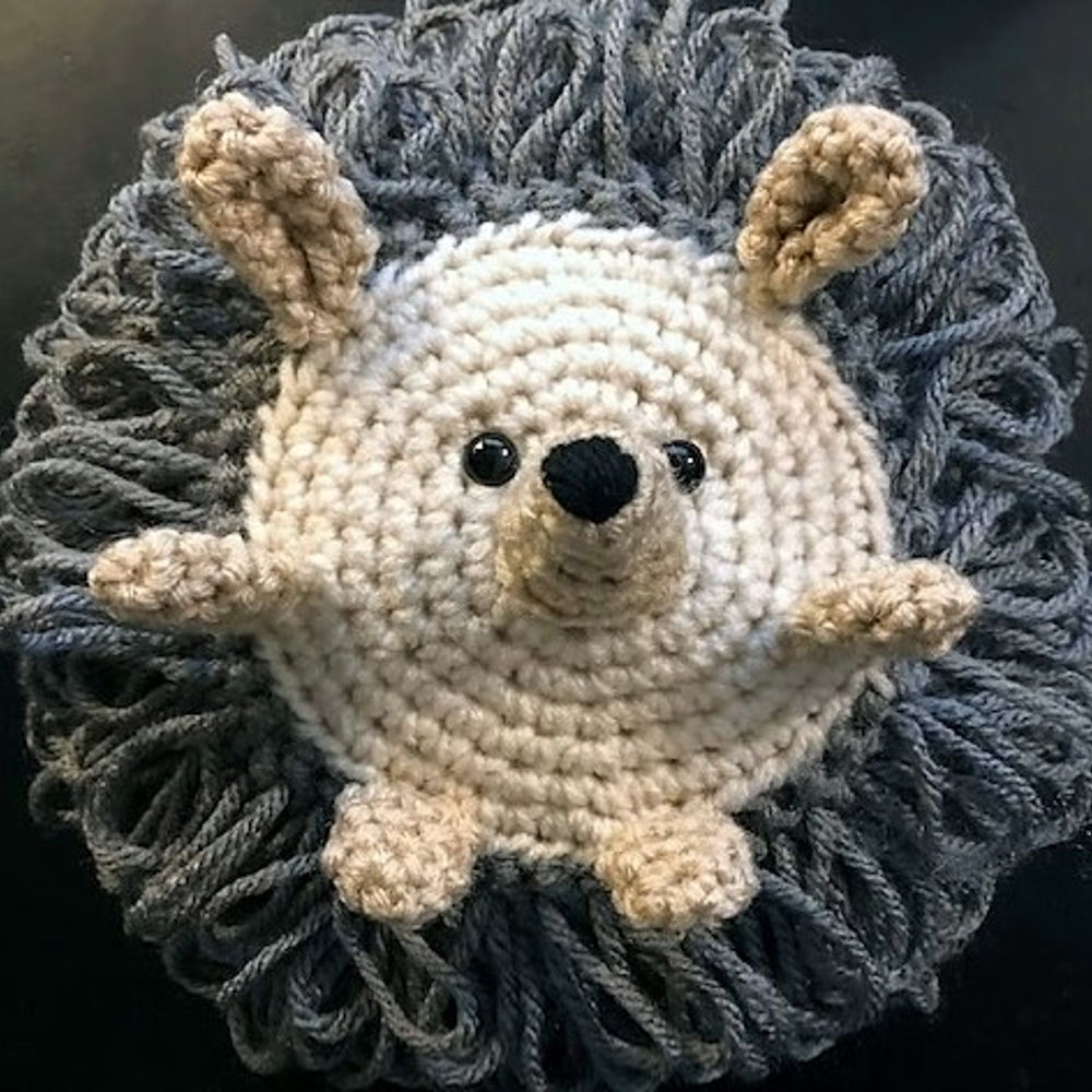 Padrão de softie de brinquedo ouriço de crochê amigurumi