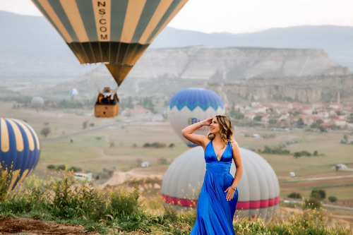 Фотосессия в Каппадокии на фоне парящих шаров
