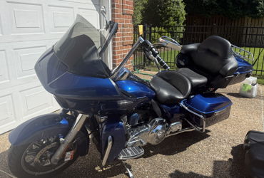 2016 HARLEY-DAVIDSON TOURING ROAD GLIDE ULTRA (COLOR OPTION) motorcycle for rent near Virginia Beach, VA