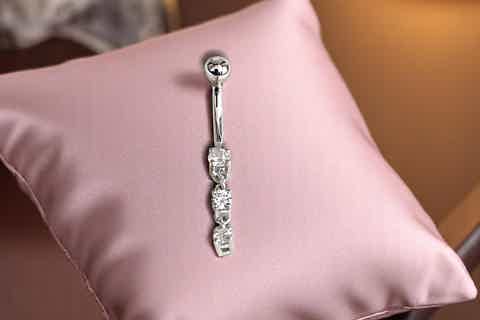 Graduated three diamond dangly belly ring - Pobjoy Diamonds