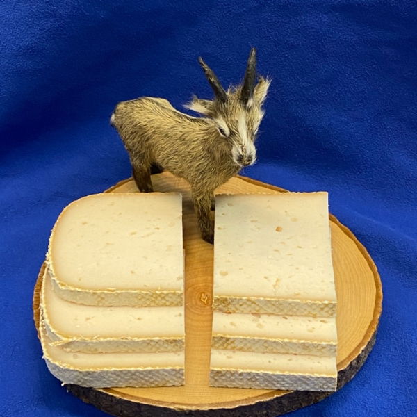 raclette-de-chevre-coupee-en-tranche