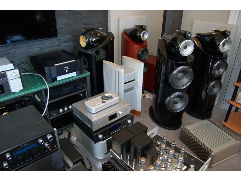 Halcro Amplifiers DM-68 Halcro DM-68 Amp and DM-8 preamp Set