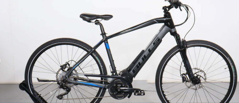 A silver Bulls Lacuba Evo E45 electric city bike