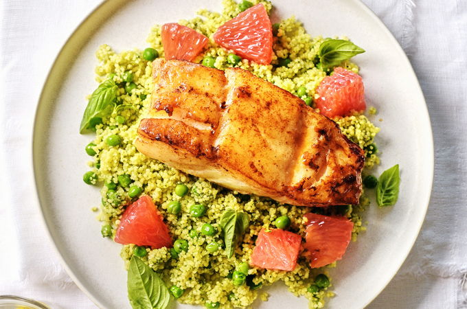 Morue poêlée, couscous au pesto et au pamplemousse