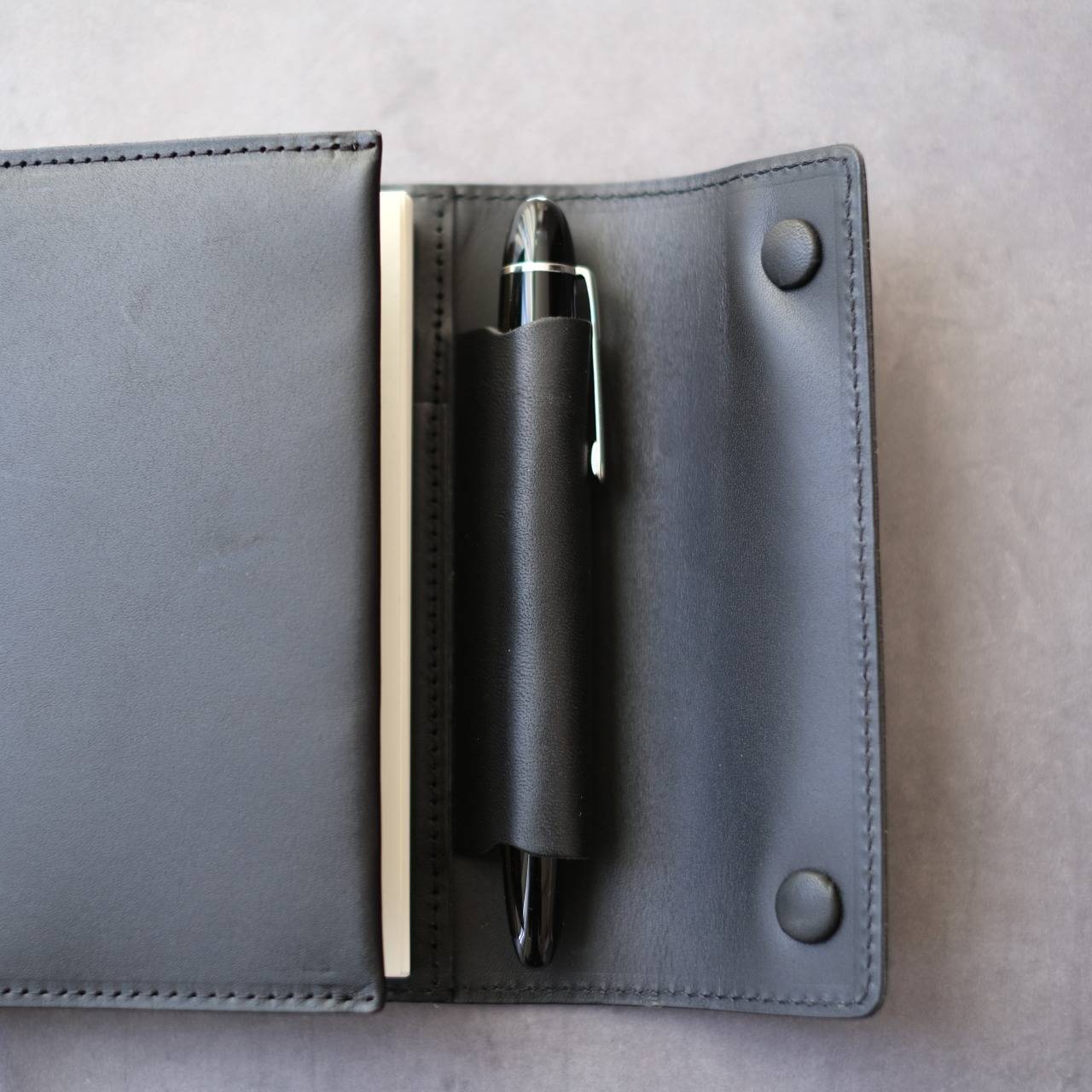 Notebook cover for carrying a pen, A6 size, Tochigi leather