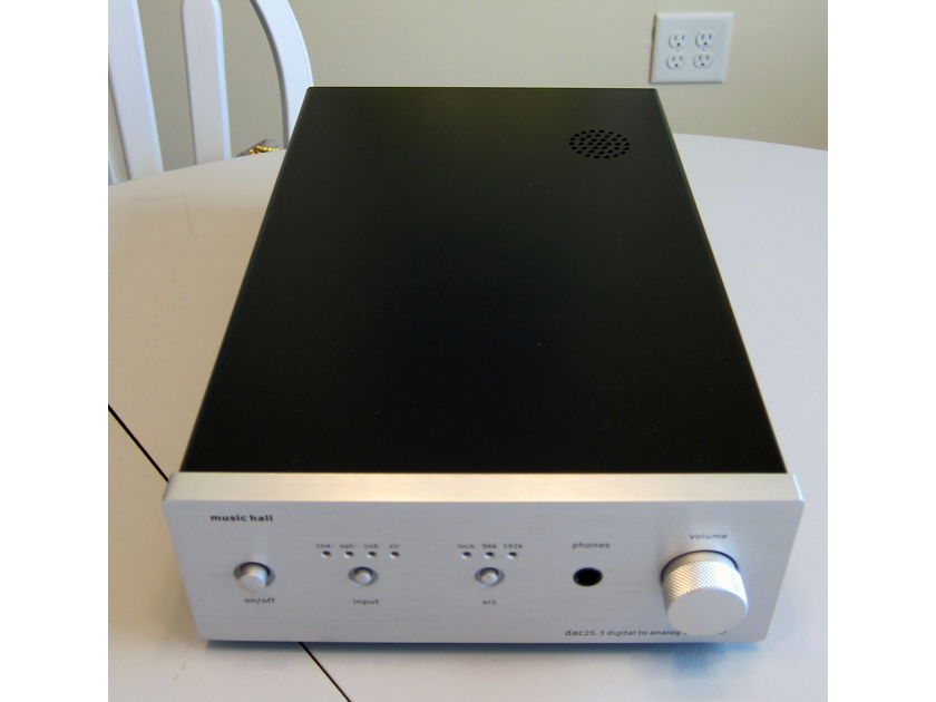 Music Hall DAC25.3 Silver  Near new condition