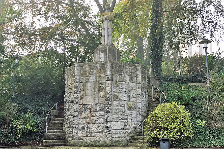  Hildesheim
- Elze Statue