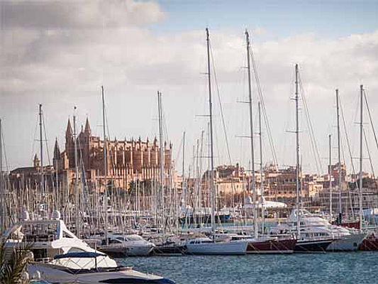  Lübeck
- Hafen von Mallorca