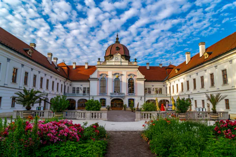 Budapest: Sisi Palace Tour with Cake & Coffee