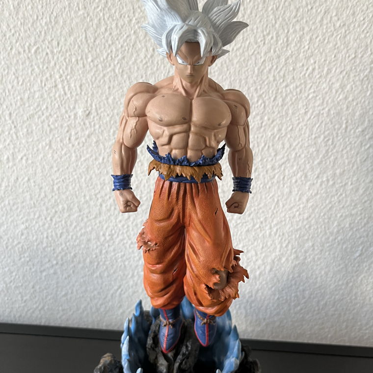 Resin Action Figure Goku Ultra Istinct