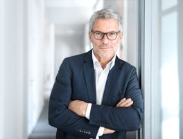 Braunschweig- COM_Consultantrecruiting-2017_FB_Post_1200x900_EX_Mann.jpg