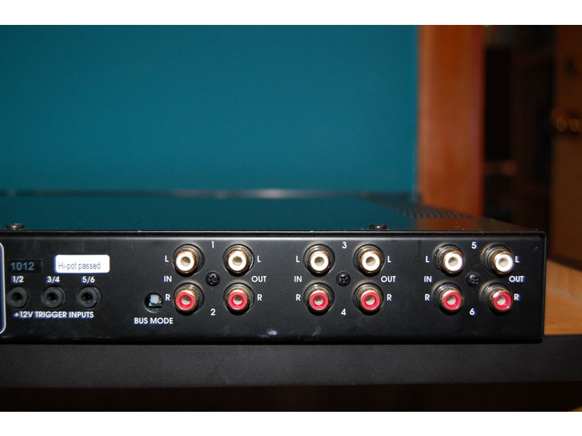 Elan D660/D661 6-Channel Digital Power Amplifier