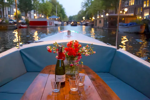 Private Canal Tour with Soft Drinks and Prosecco