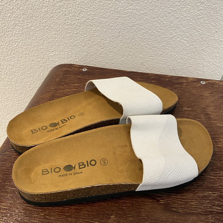 BioBio White Slipers 