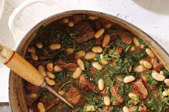 Boeuf mijoté aux épinards et aux haricots blancs