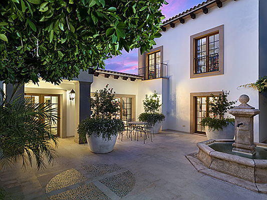 Groß-Gerau
- Dieses exklusive Anwesen auf Mallorca mit direktem Zugang zum Golfplatz vermarktet Engel & Völkers Mallorca Südwest für 3,95 Millionen Euro.
(Bildquelle: Engel & Völkers Mallorca Südwest)