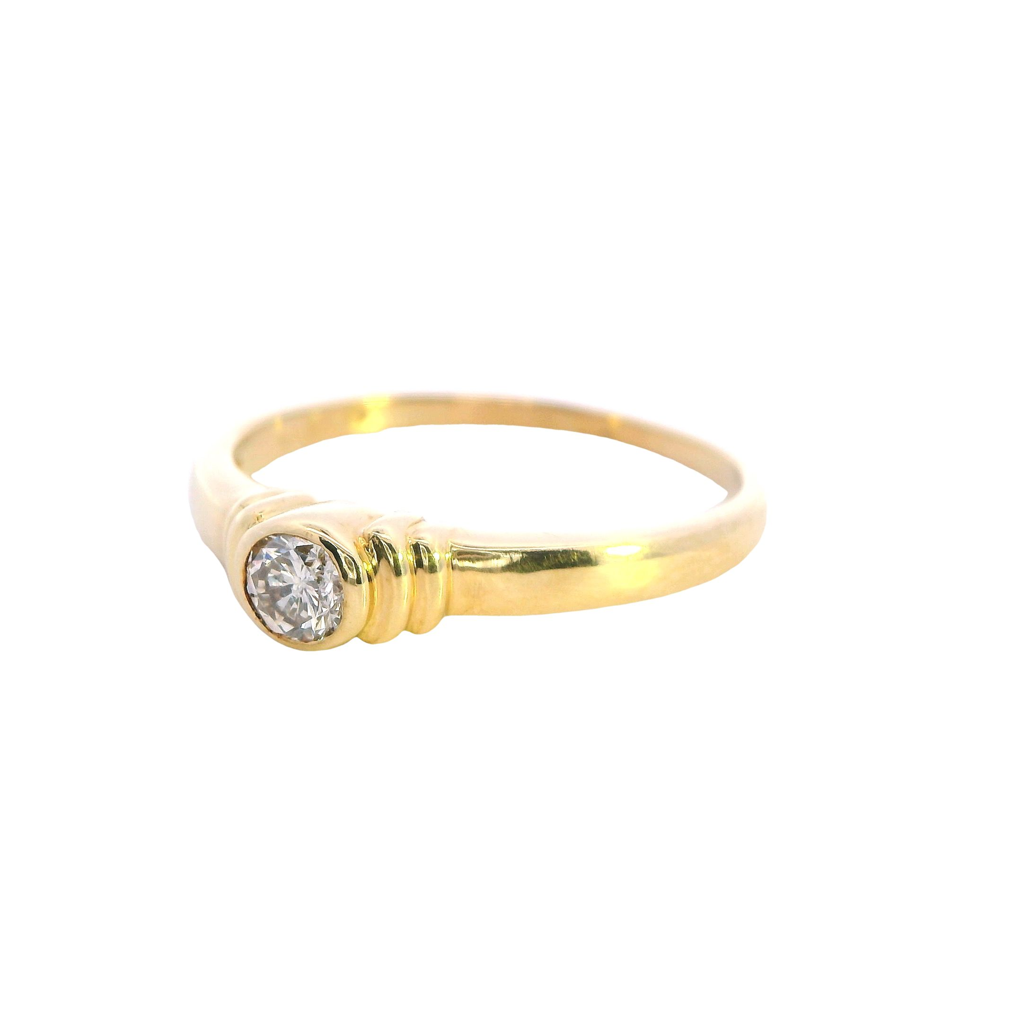 18ct Yellow Gold Diamond Ring