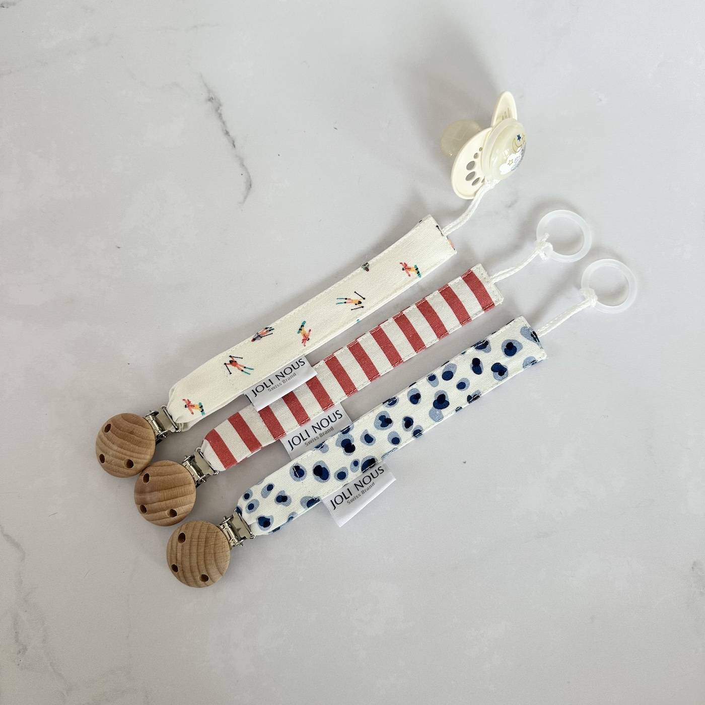 Lange XL et mini élégant de la marque suisse Joli Nous, un accessoire premium pour bébé, alliant design raffiné et qualité exceptionnelle OEKO-TEX GOTS
