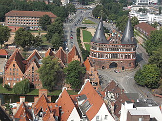  Norderney
- Blick aufs Holstentor in Lübeck