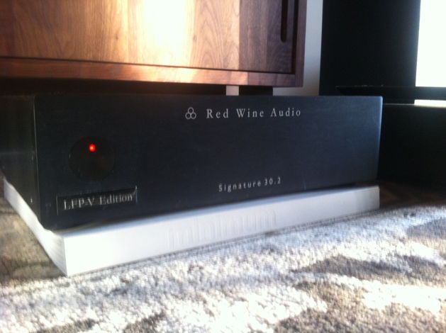 Red Wine Audio Signature 30.2 amplifier Latest LFP-V ed...