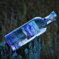 Bouteille de Gin Crofters Tears de la distillerie Ice & Fire dans le Caithness dans le nord-ouest des Highlands d'Ecosse