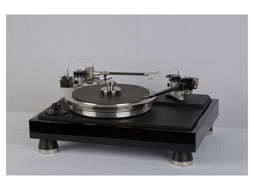 VPI Industries Classic 4 Dual Arm Turntable  Gloss  Black. (show demo with full warranty)