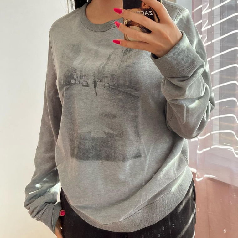 sweatshirt 