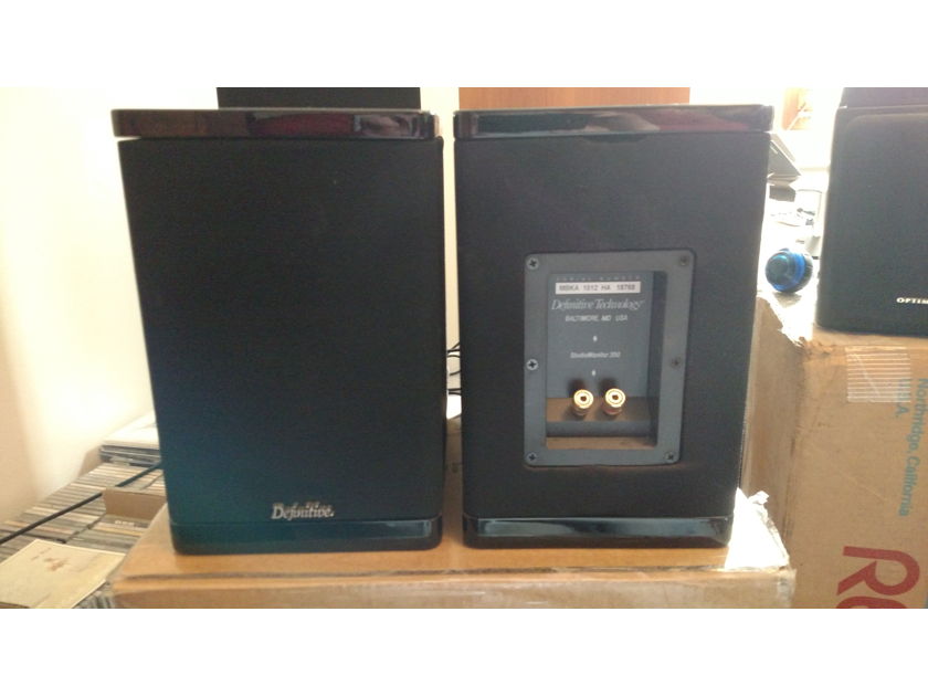Definitive Technology Studeo Monitor 350