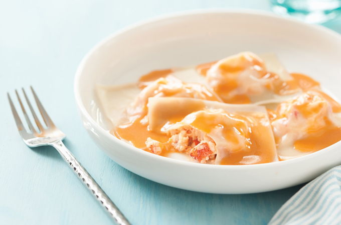 Raviolis de homard, sauce au beurre au homard