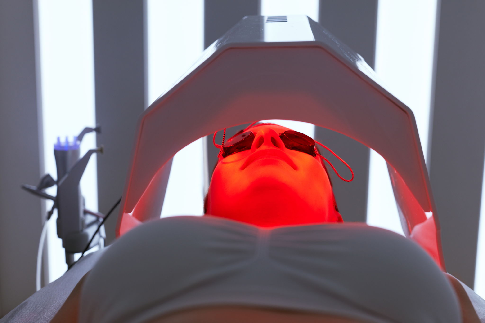 What’s True and What’s Hype? Red Light Therapy Pros and Cons -