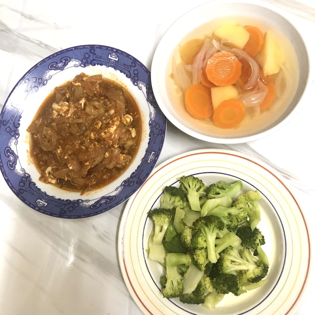 1 main dish, ABC Soup and veggies for dinner 🍽 🥘