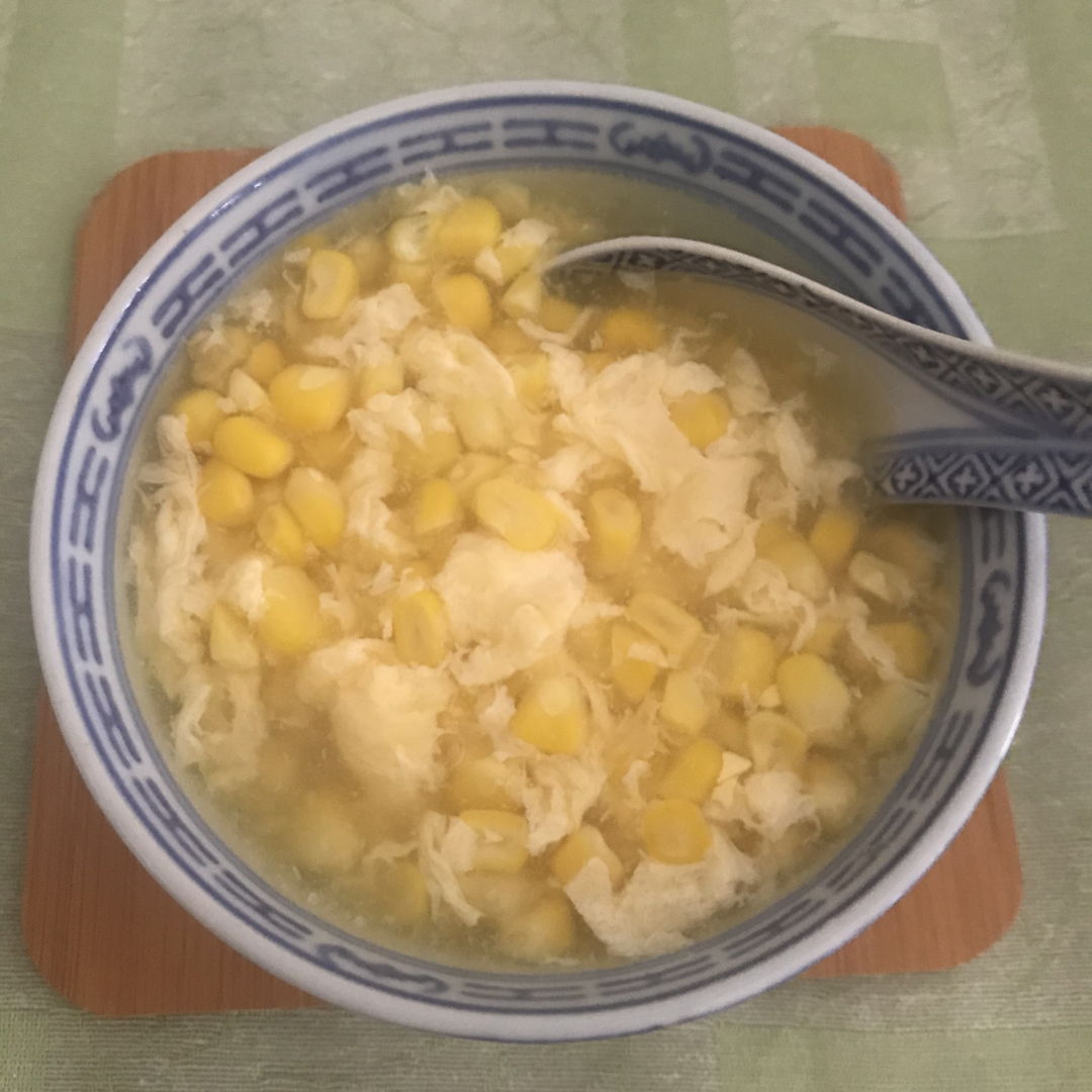 Sweet corn egg drop soup for lunch. Eating it with youtiao 👍🏻🤗🥣