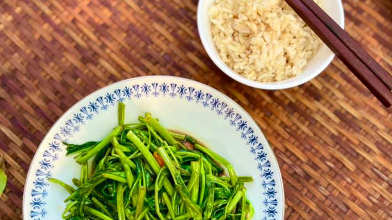 Authentic Thai stir fried Morning Glory - Southeast Asian Recipes - Nyonya Cooking