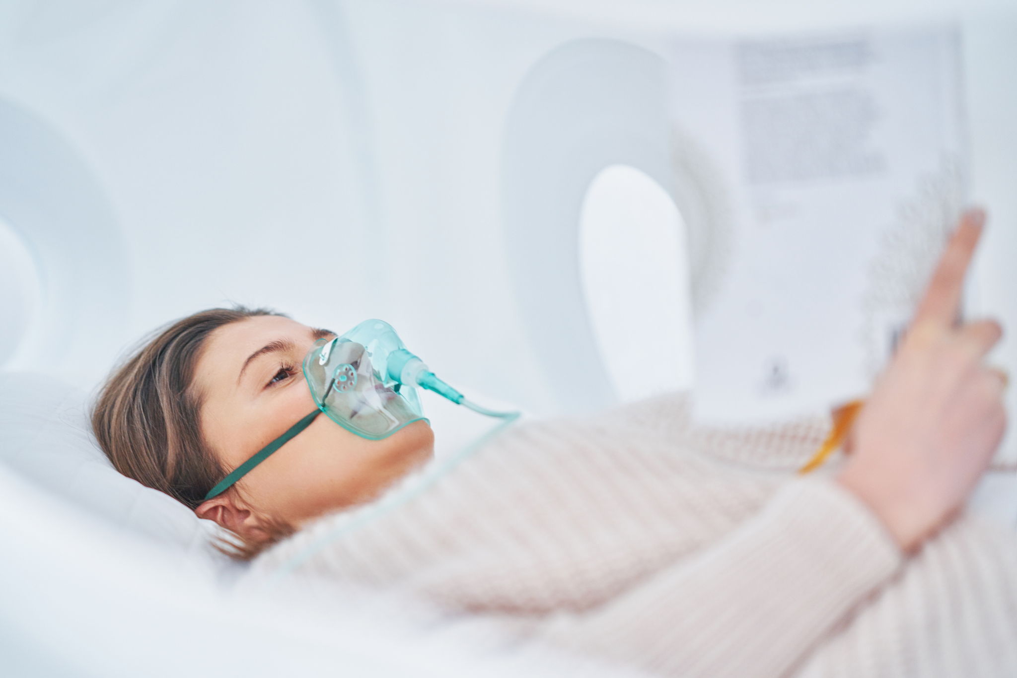 Hyperbaric Oxygen 101: Benefits, Risks & Who It's Really For -