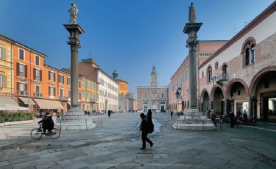  Siracusa
- Ravenna-_Piazza_del_Popolo.jpg